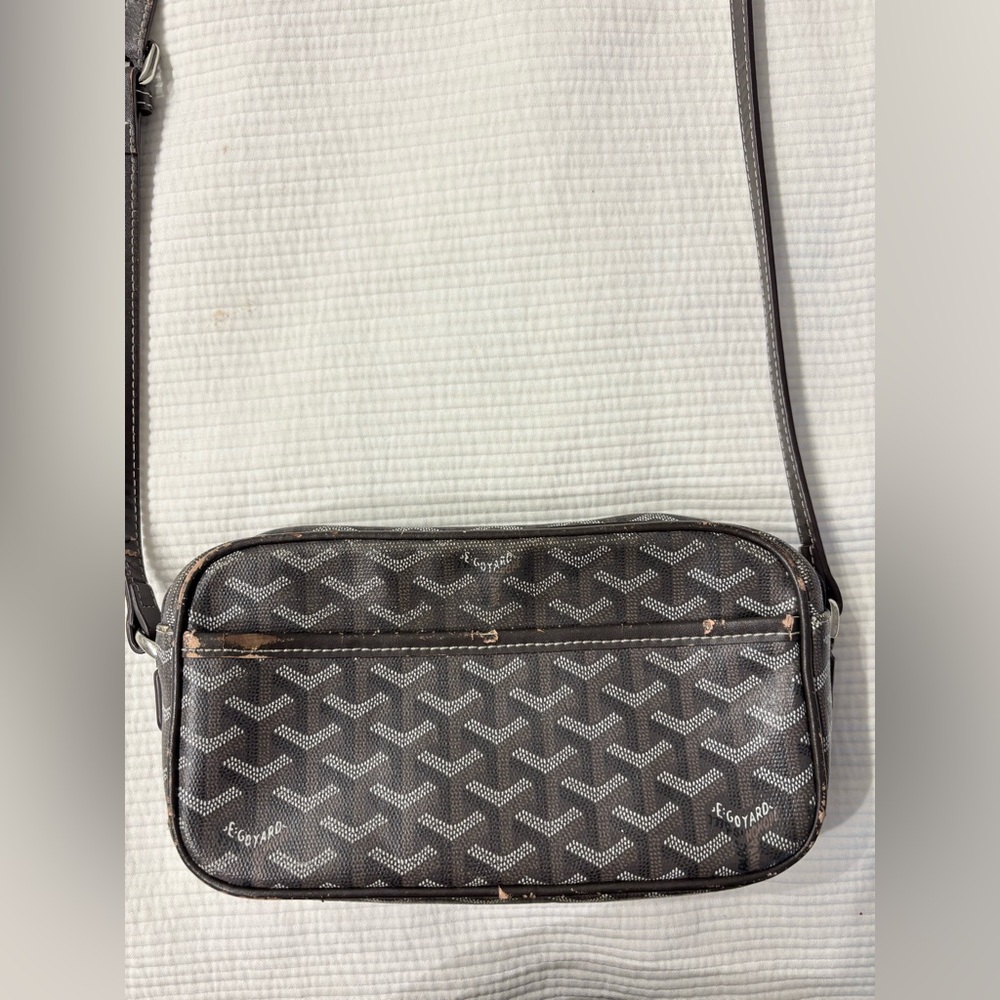 Brown Gray Chevron Crossbody Bag with Adjustable Strap
Not designer